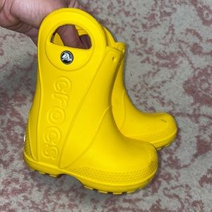 CROCS rain boots size 6